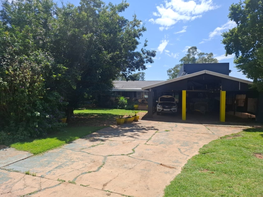 5 Bedroom Property for Sale in Deneysville Free State